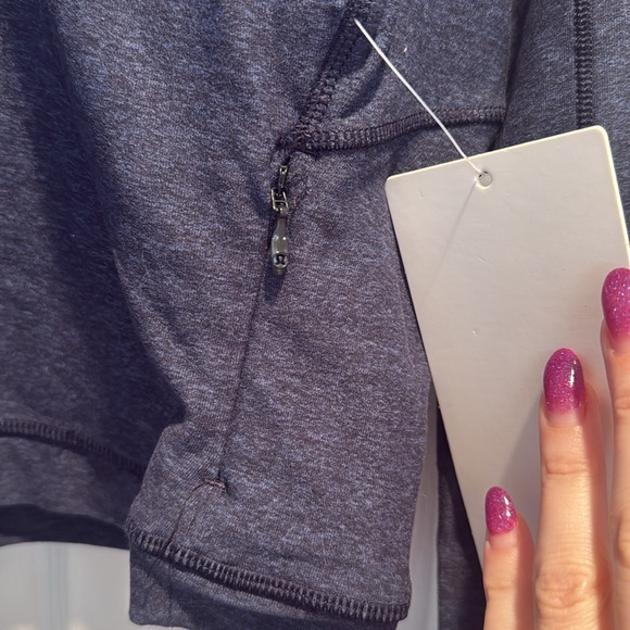 NWT Lululemon top - Picture 5 of 10